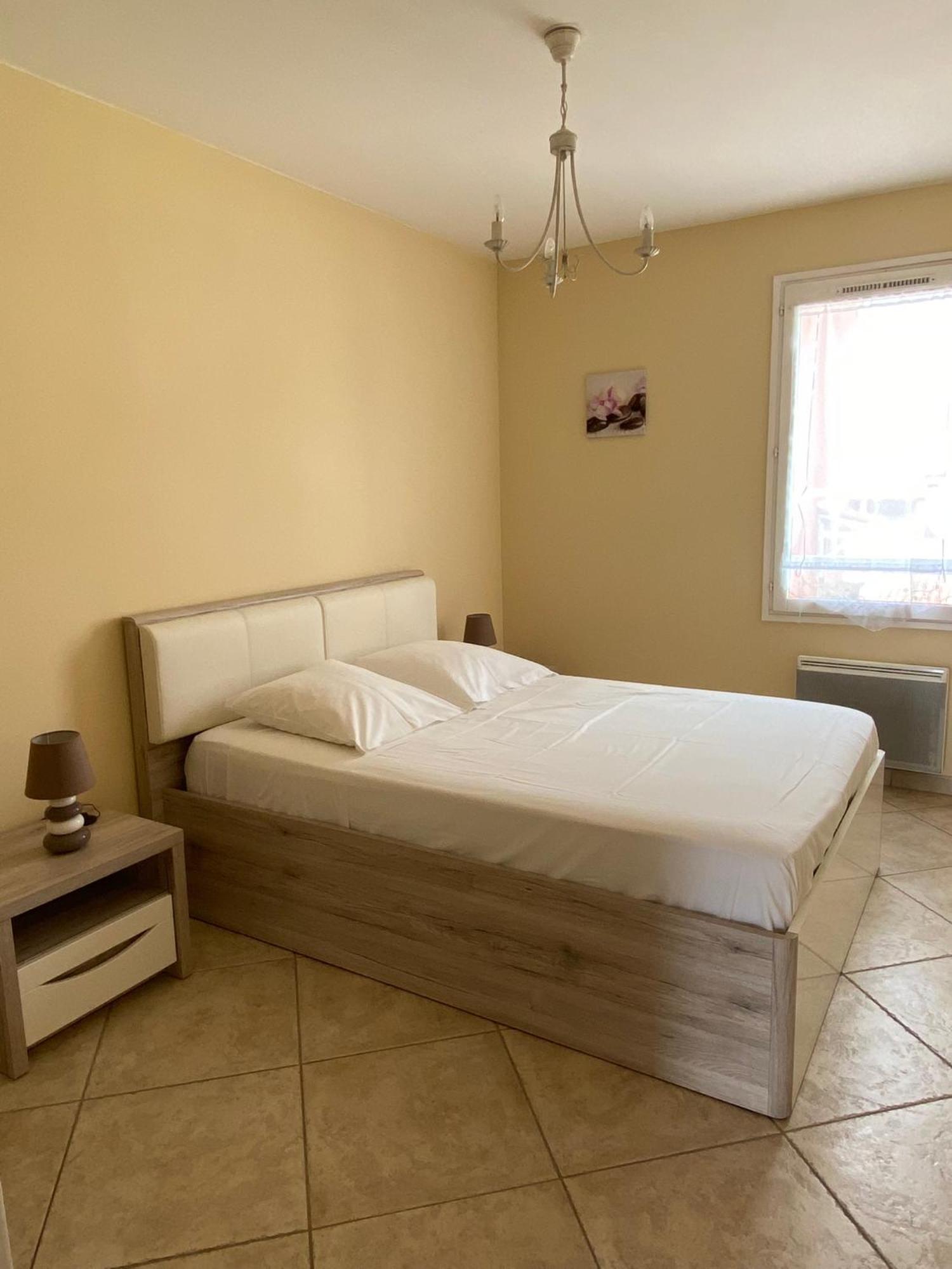 Les Locations Cinaureva "Les Iles D'Or" Apartment Ла Лонд-ле-Мор Екстериор снимка